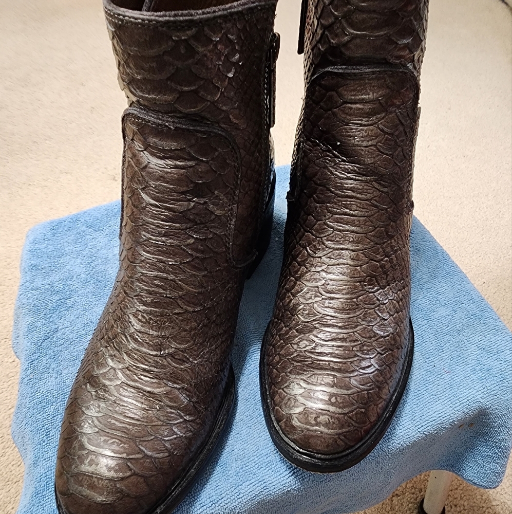 Womens Donald  J Pliner Boot